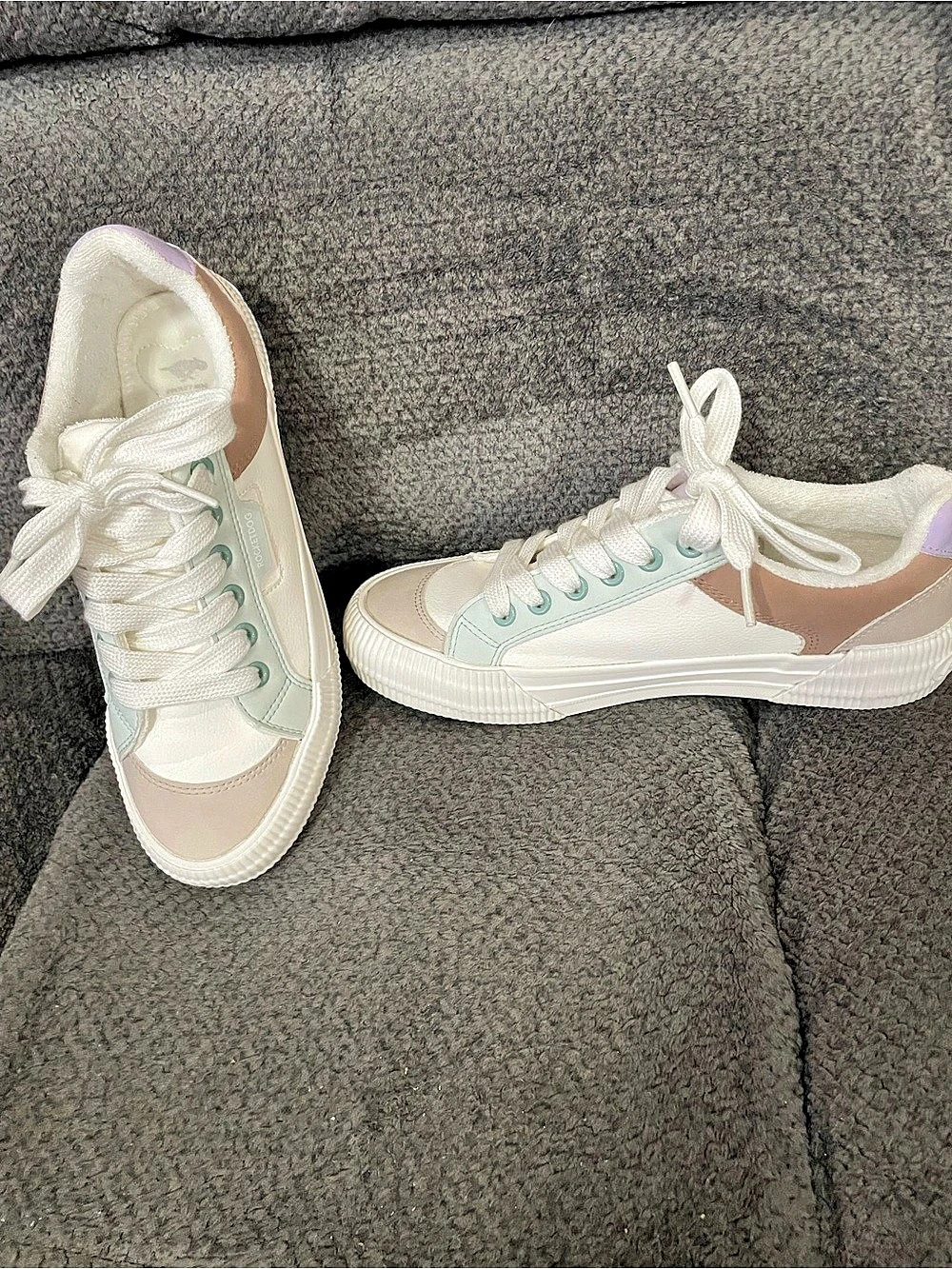 Rocket Dog Cheeryblksy Sneakers White & Pink US 7 Like New